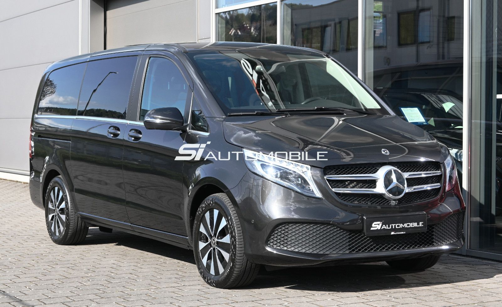 Fahrzeugabbildung Mercedes-Benz V 300 d 4Mat. Lang AVANTG. EDITION °PANO°STANDHZ
