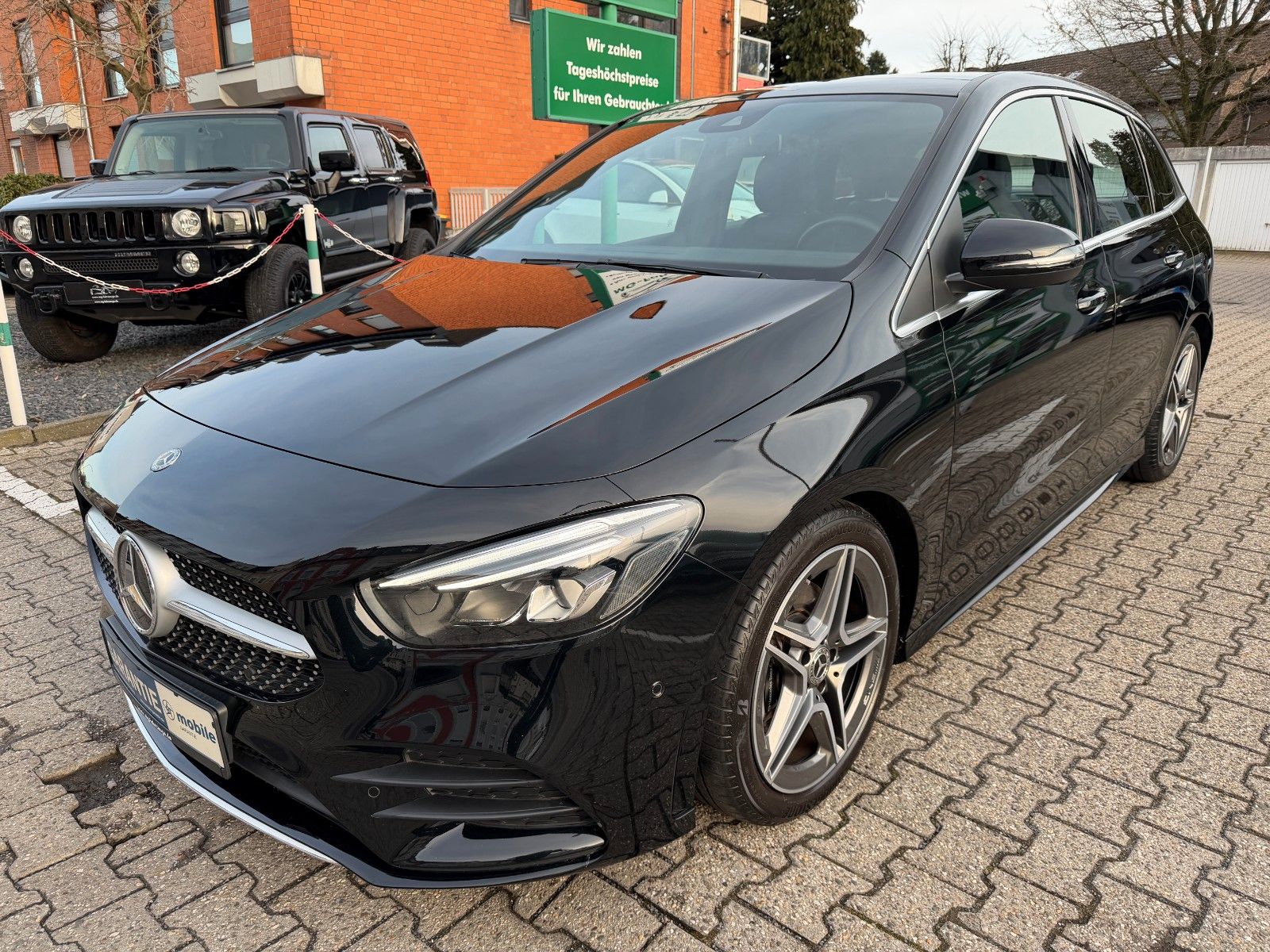 Fahrzeugabbildung Mercedes-Benz B 180 AMG LINE PANO NAVI KAMERA MBUX LED AHK