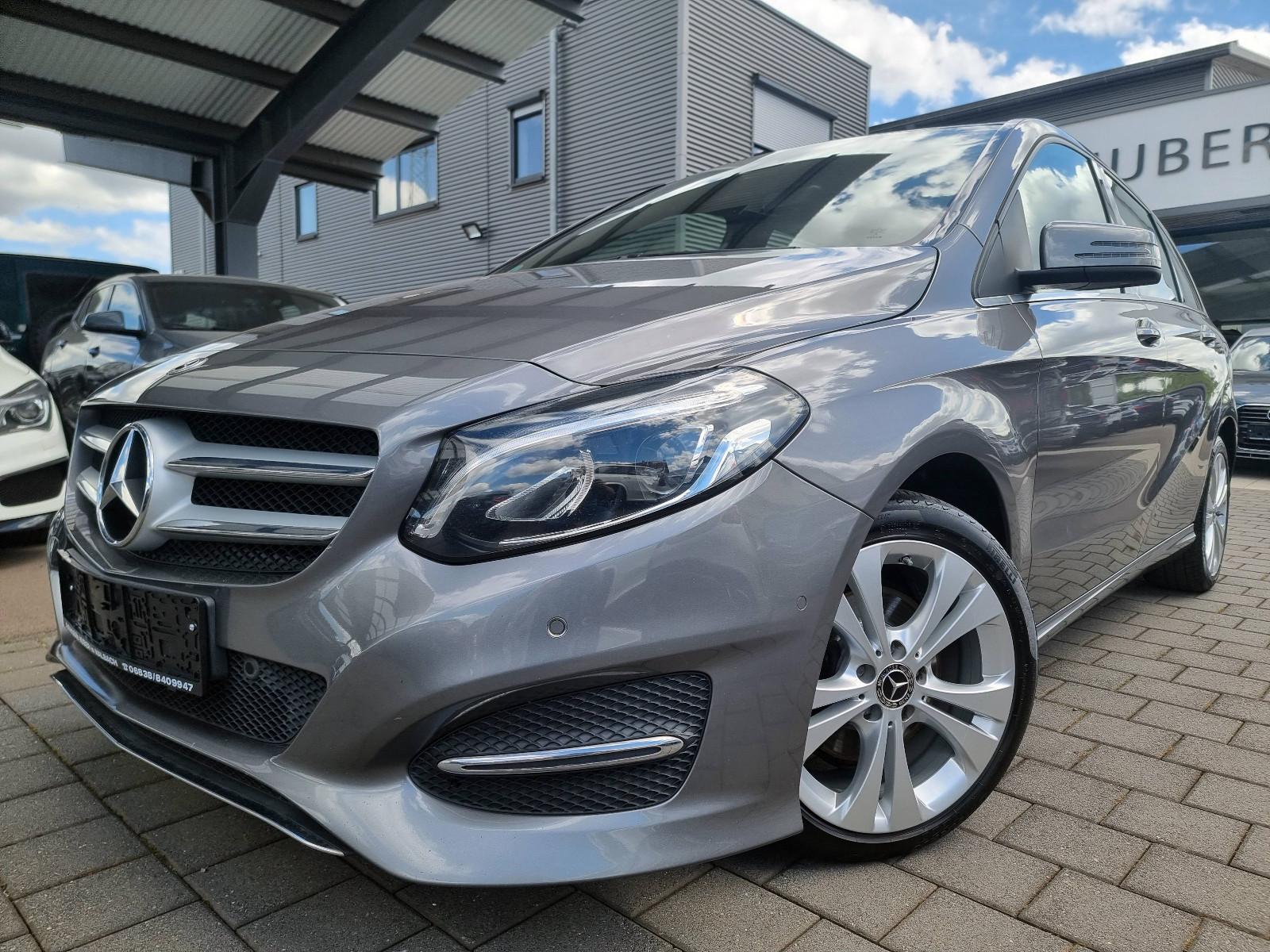 Mercedes-Benz B 200/220d Edition B Aut Leder Navi LED Panorama