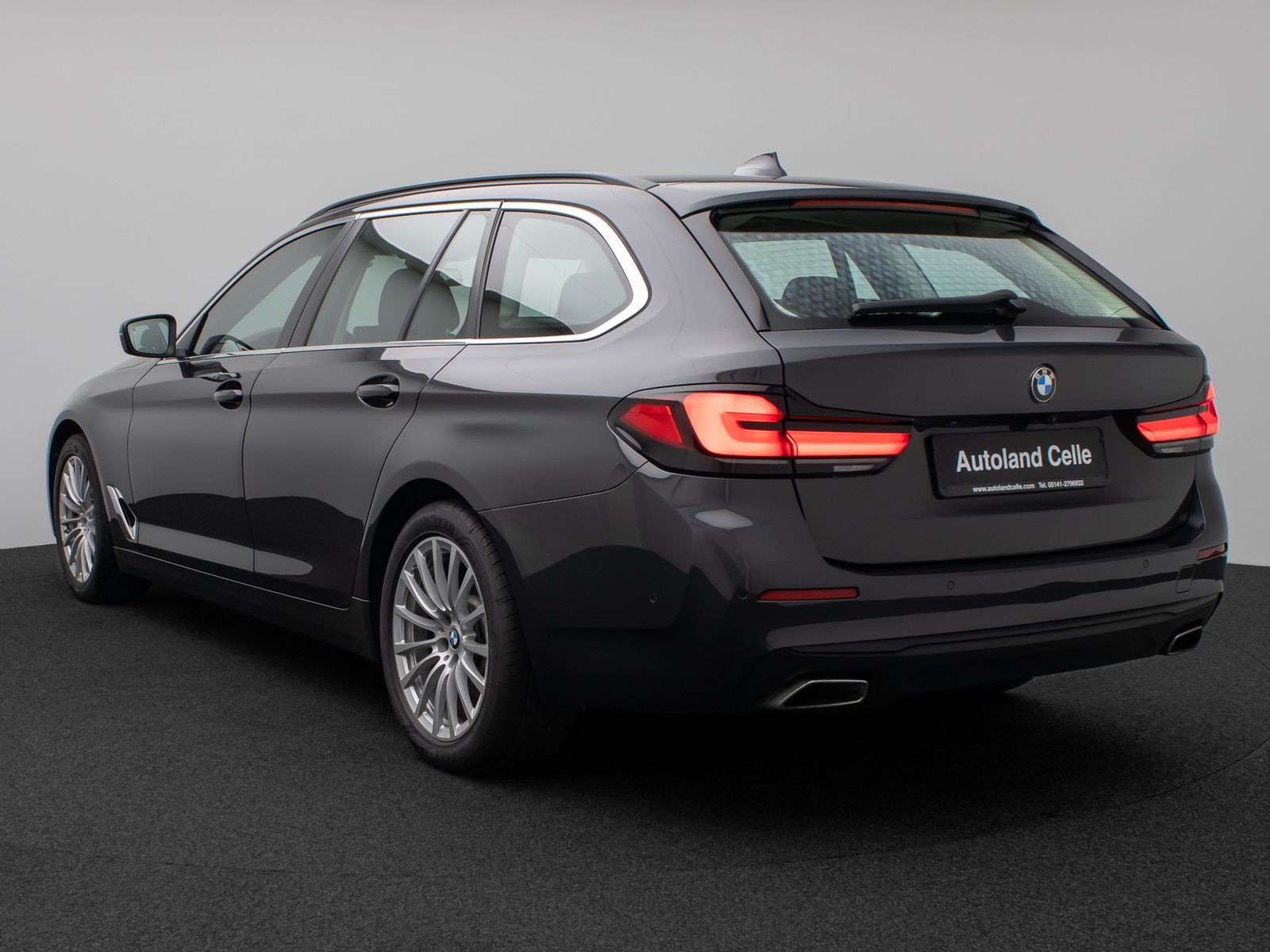 Fahrzeugabbildung BMW 520d Kamera HUD DAB 4xKlima DrivingAssist Alarm