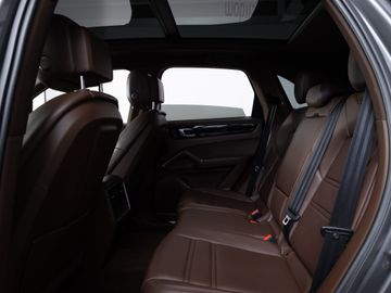 Porsche Cayenne - 11
