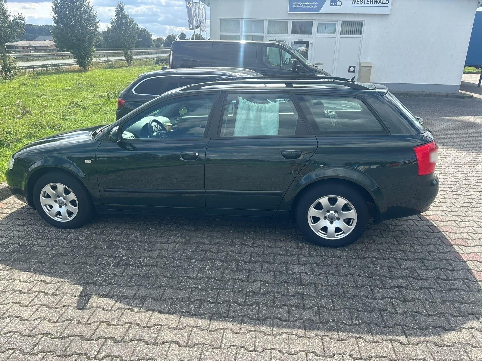 Audi A4 2004 — rear view
