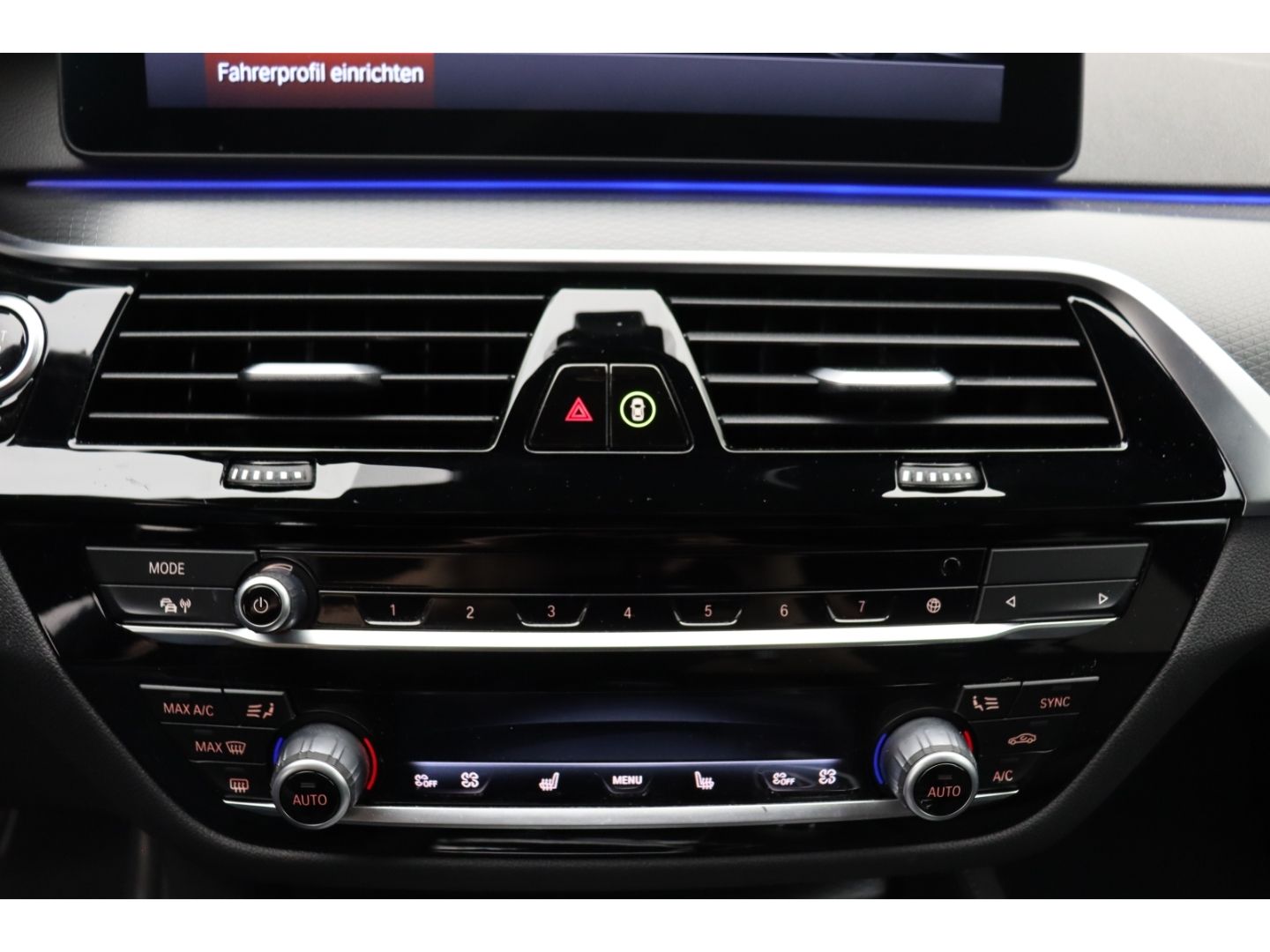 Fahrzeugabbildung BMW 540 d xDrive M Sport Touring Park-Assistent AHK