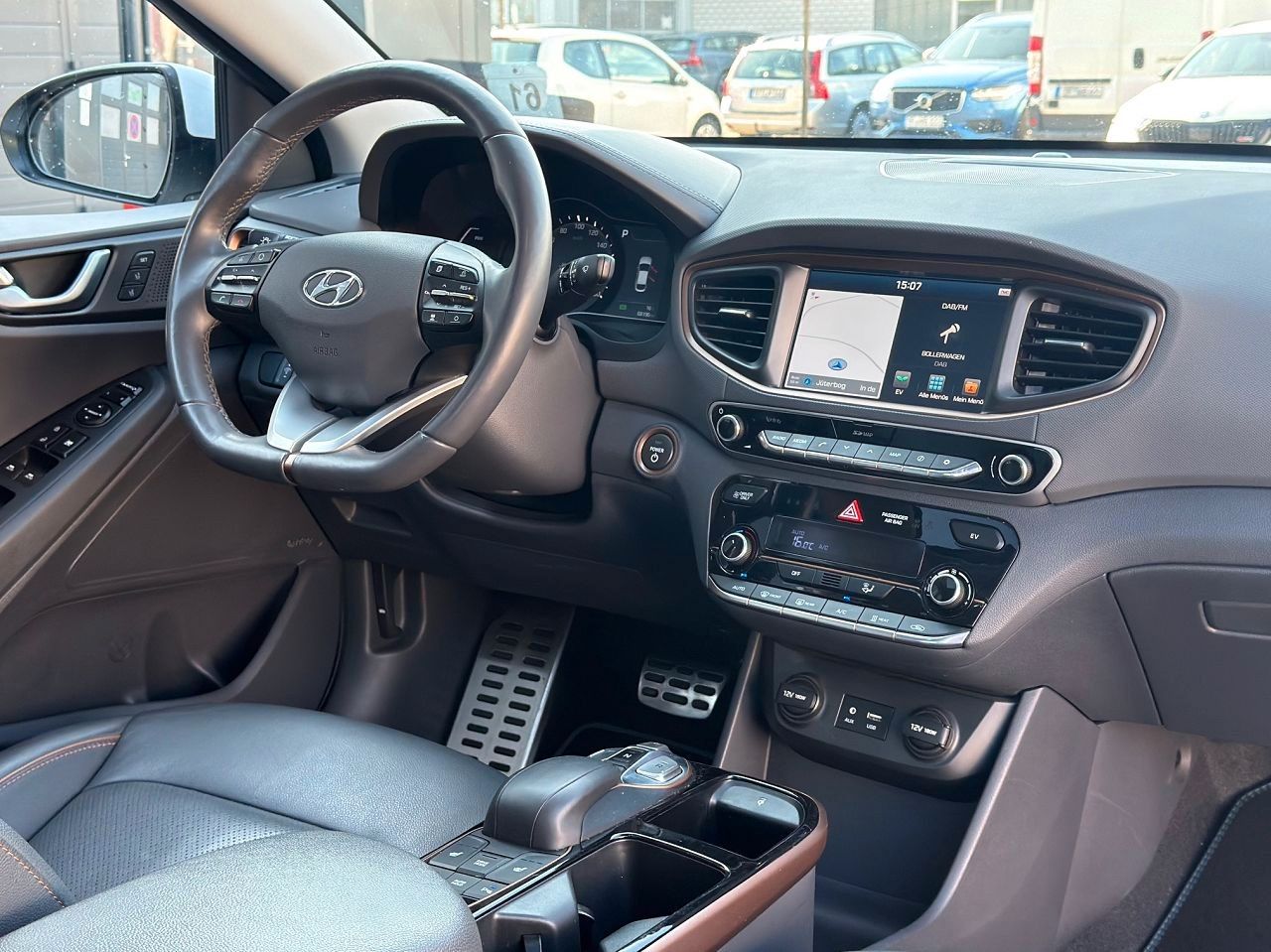 Fahrzeugabbildung Hyundai IONIQ EV Premium *Schiebedach*Totwinkel*ACC*LED*