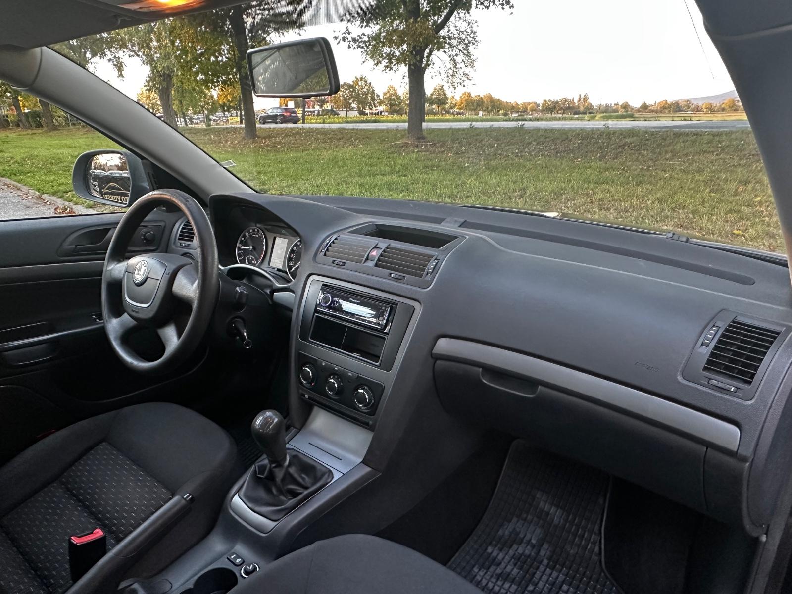 Skoda Octavia 2011 — photo 15