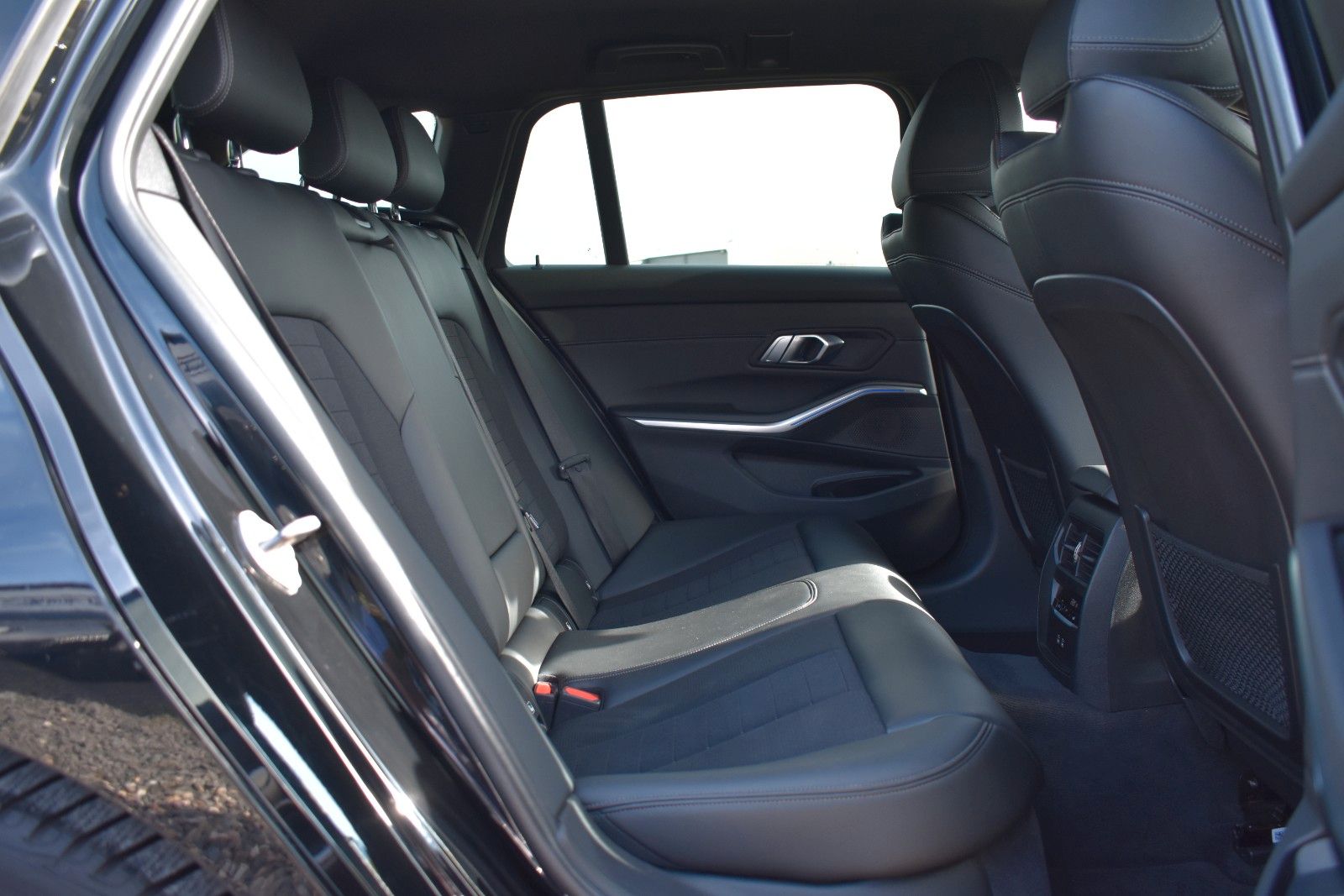 Fahrzeugabbildung BMW 318d Touring SPORT-L/M-SPORT/SHADOW/LED/DAB/PDC