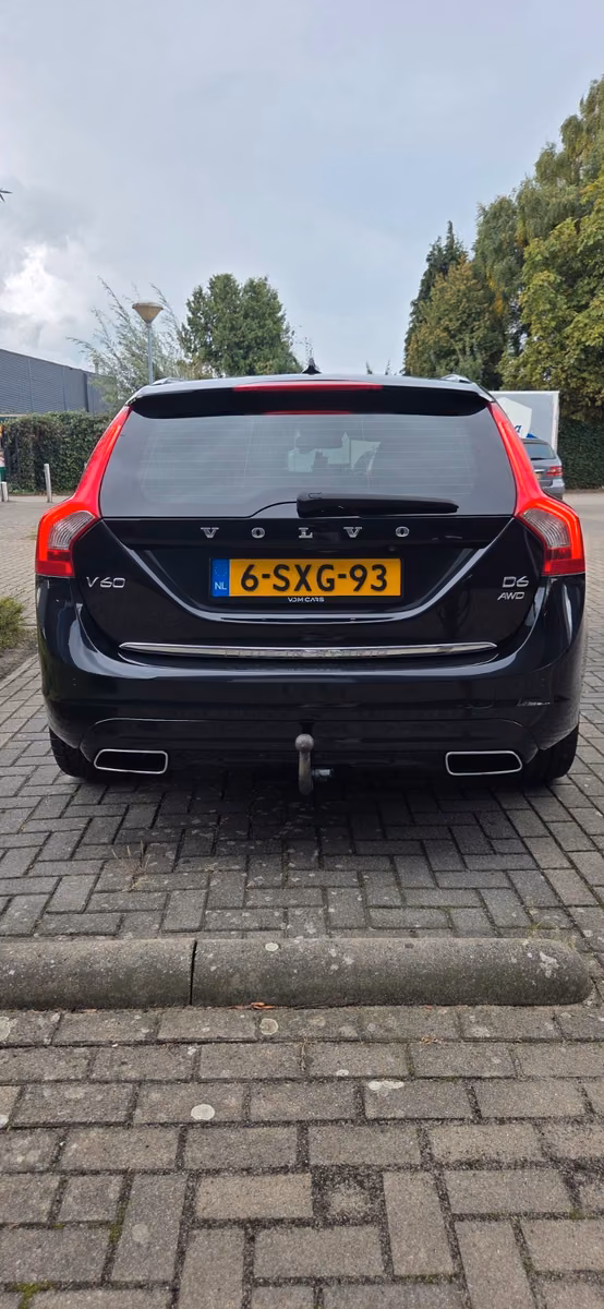 Volvo V60 2013 — rear view