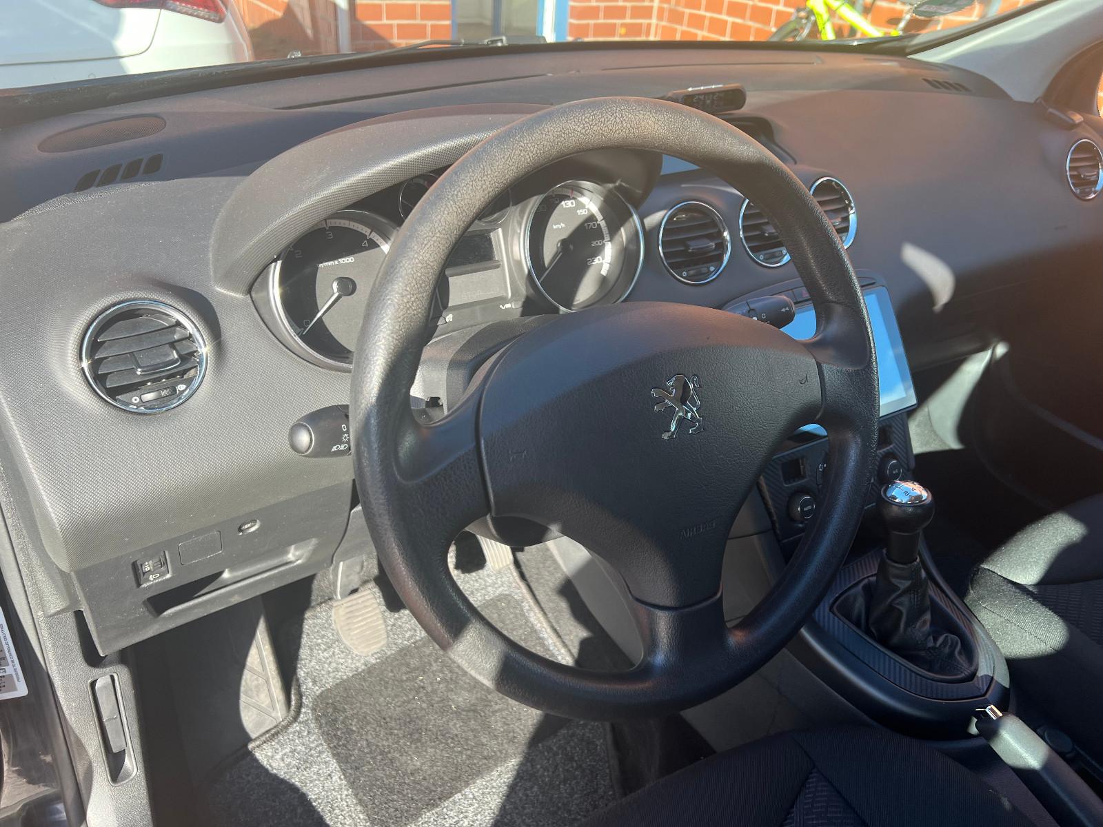 Peugeot 308 2011 — photo 5