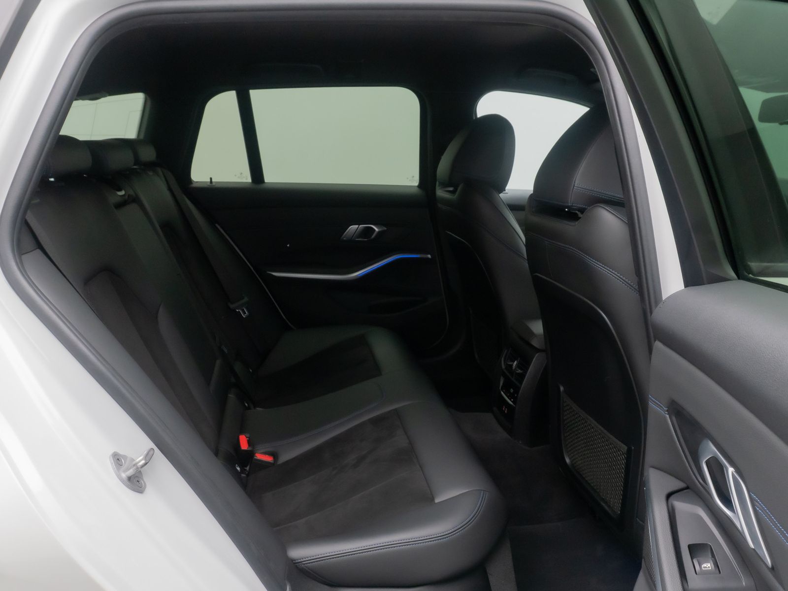 Fahrzeugabbildung BMW 320d xD M Sport ACC Kamera HUD AHK Laser DAB 19"