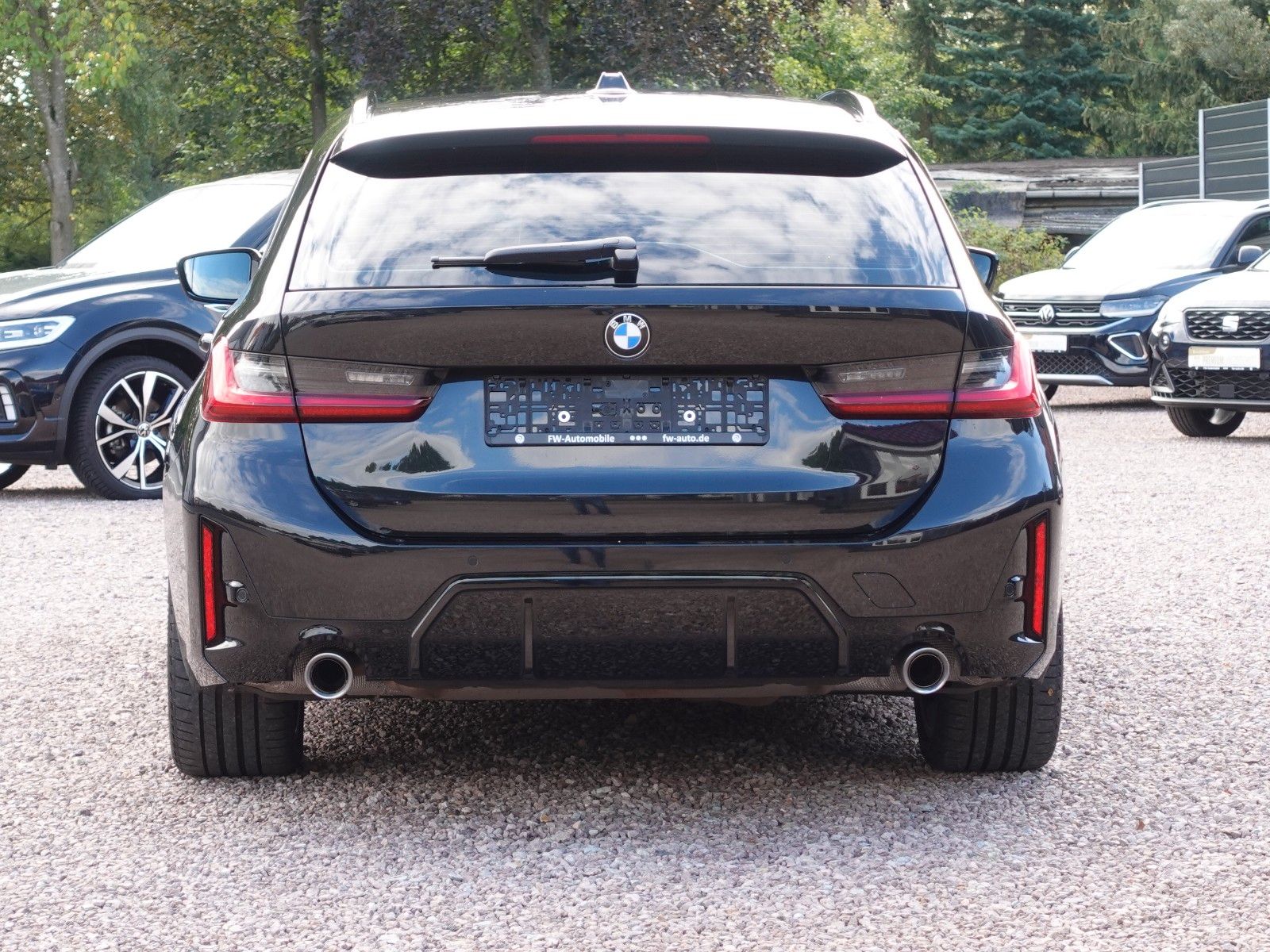 Fahrzeugabbildung BMW 318i Touring Auto M Sportpaket 18"/HiFi/LED/Navi