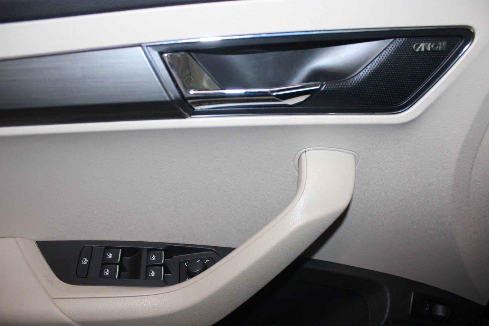 Fahrzeugabbildung SKODA Karoq 1.5 TSI ACT DSG Style LED AHK NAVI WinterP