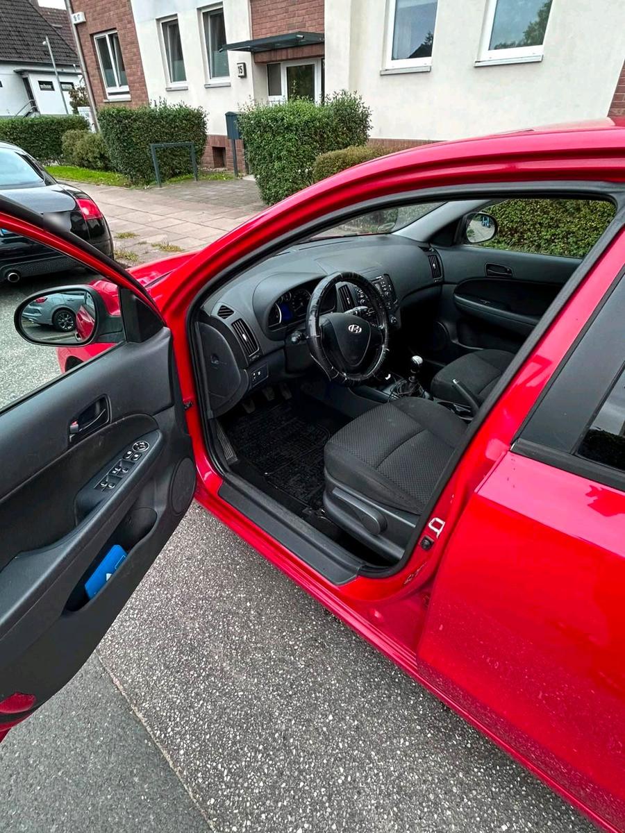 Hyundai i30 2010 — photo 7