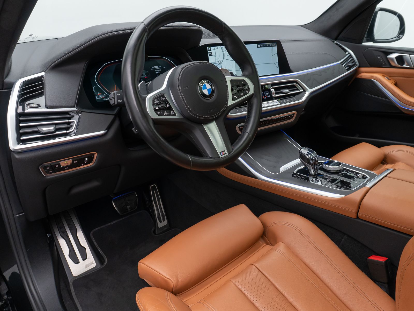 Fahrzeugabbildung BMW X7 xD40d  M Sport 360°Laser DAB Soft-Cl DisplKey