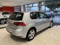 Volkswagen Golf 1.6TDI DSG/PDC/SHZ/Allwetter/Scheckheft. bei Bilicar