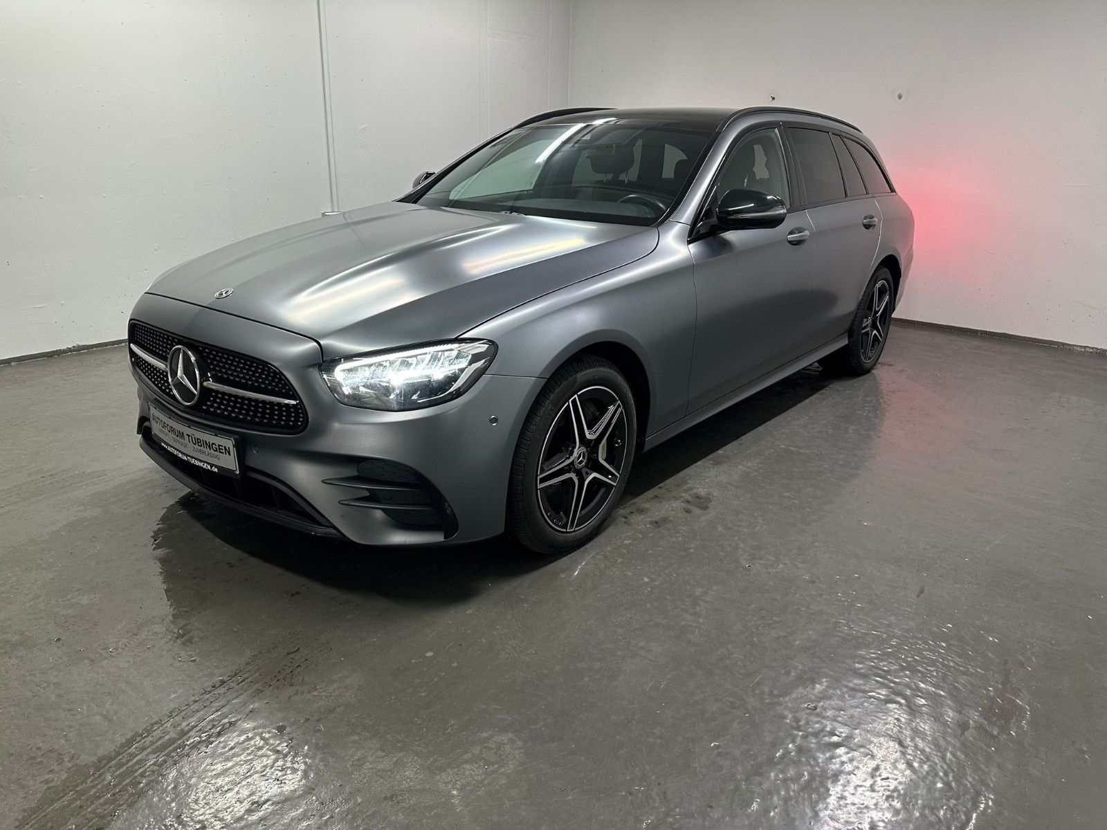 Fahrzeugabbildung Mercedes-Benz E 300 de 4MATIC T AMG-LINE*PANO*AHK*MAGNO