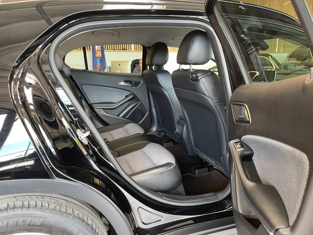 Mercedes-Benz GLA 200 7G-DCT Style *NAVI*XENON*SHZ*TEMPOMAT*