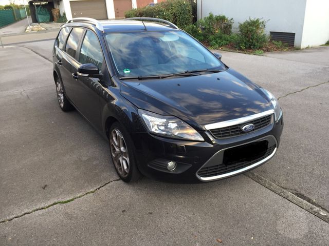 Ford Focus Turnier 1.8 Titanium Tüv NEU 8-...