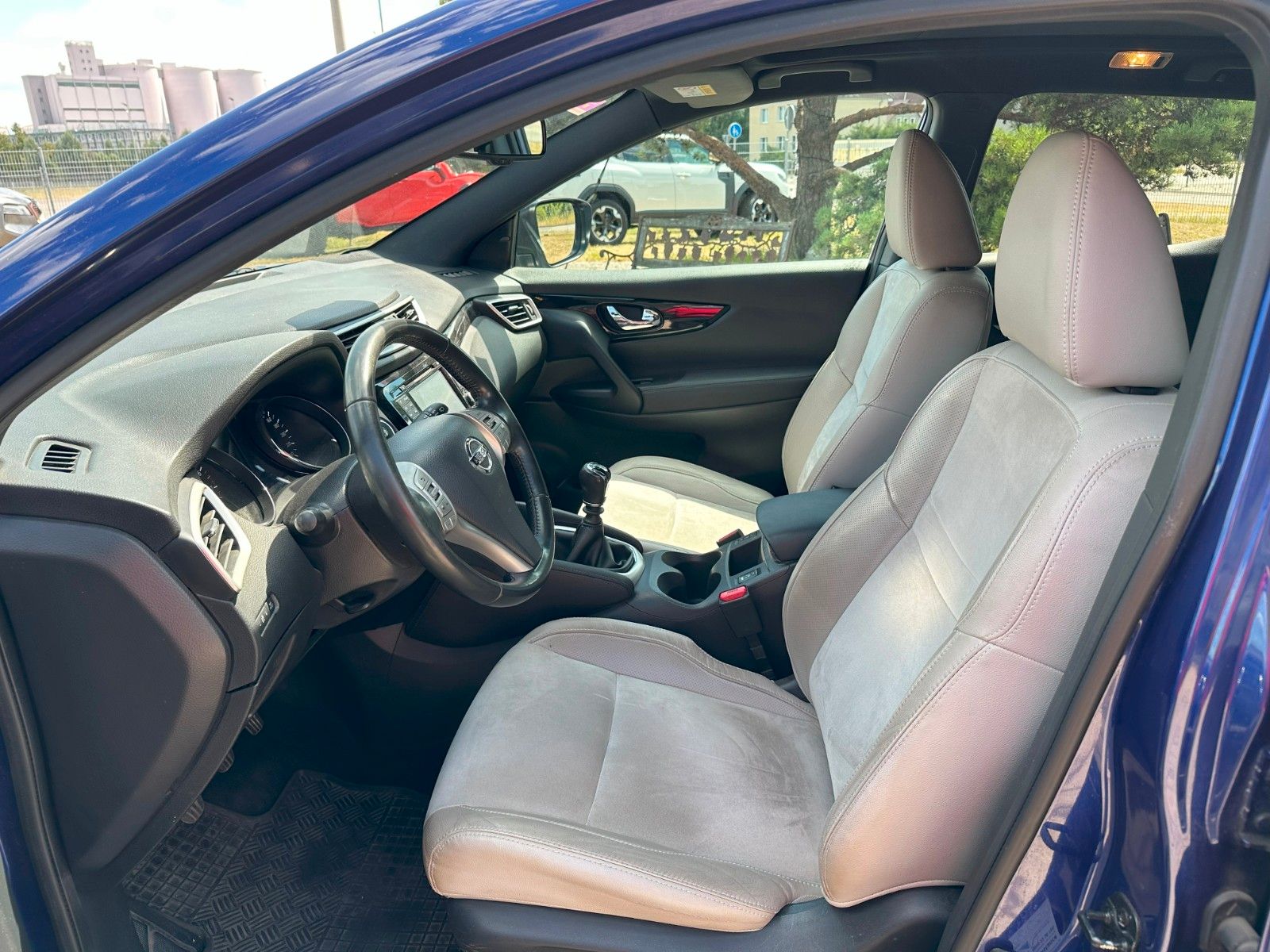 Fahrzeugabbildung Nissan Qashqai Tekna Panoramadach AHK