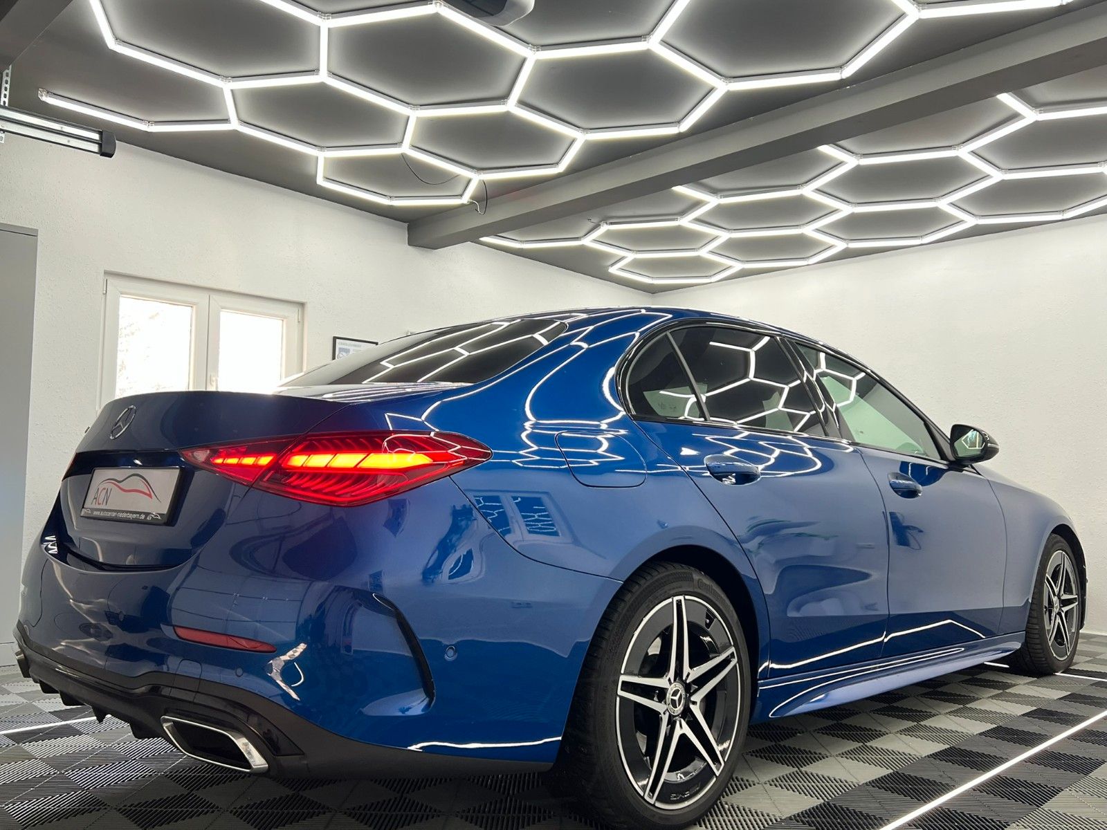 Fahrzeugabbildung Mercedes-Benz C 220 d Lim. AMG-LINE/LED/AHK/AMBI+/DISTRONIC+