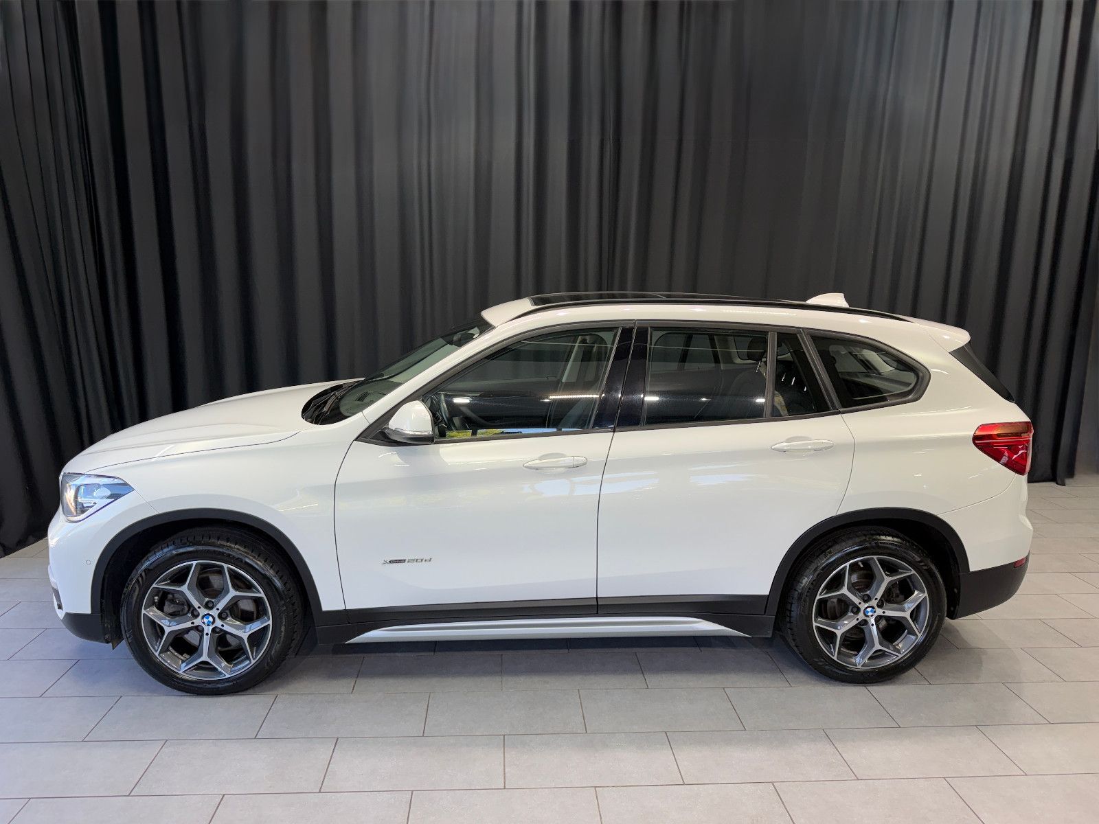 Fahrzeugabbildung BMW X1 xDrive 20 d xLine|AHK|PANO|PDC|NAVI|AUTOMATIK