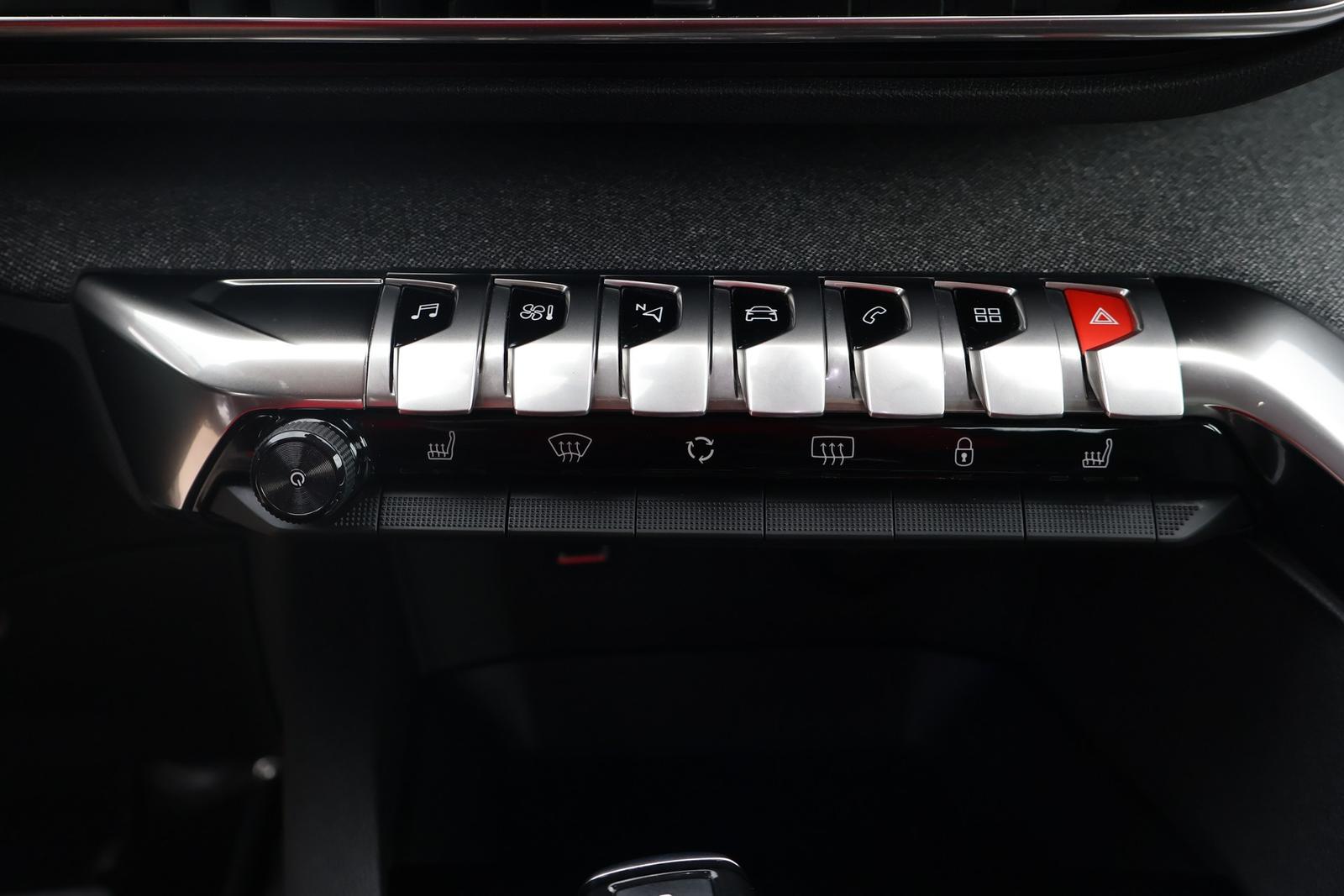 Peugeot 3008 1.2 12V Behindertenumbau Navi 360° Panorama