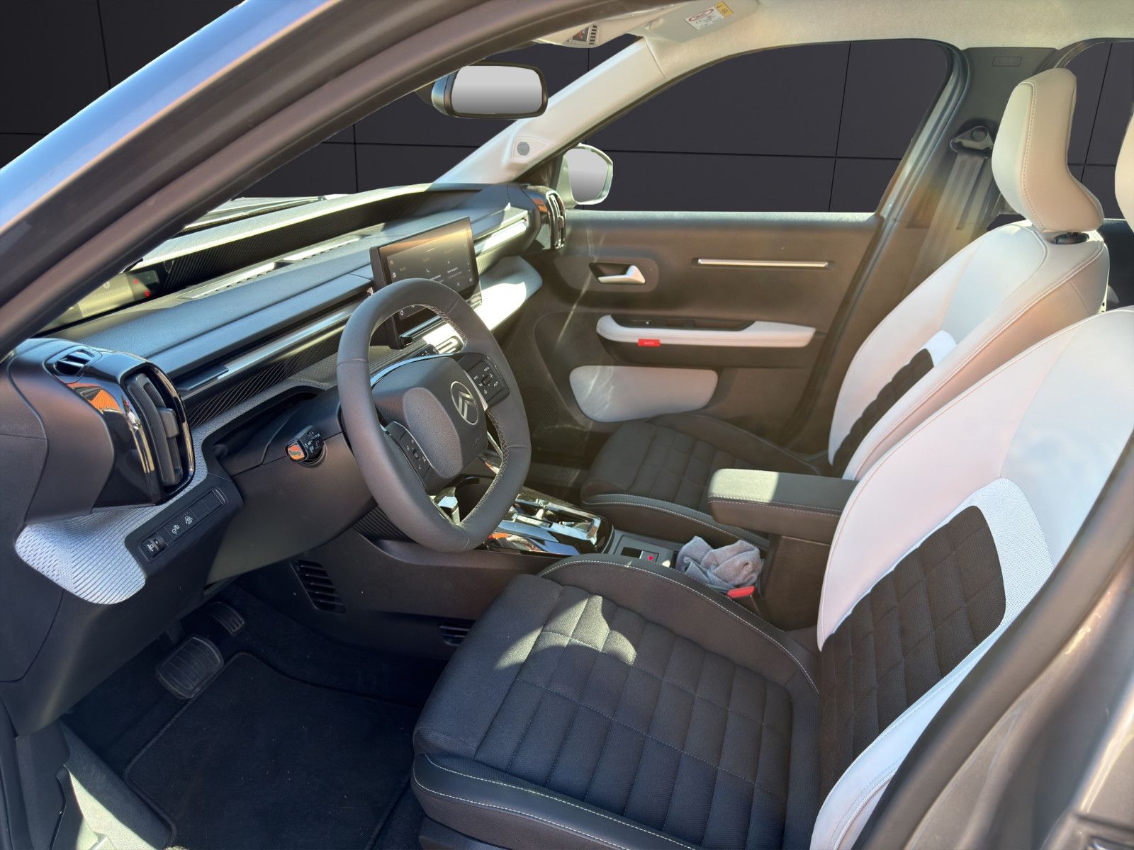 Fahrzeugabbildung Citroën C3 Aircross  Hybrid 145 MAX/Navi/Head Up/Tempo
