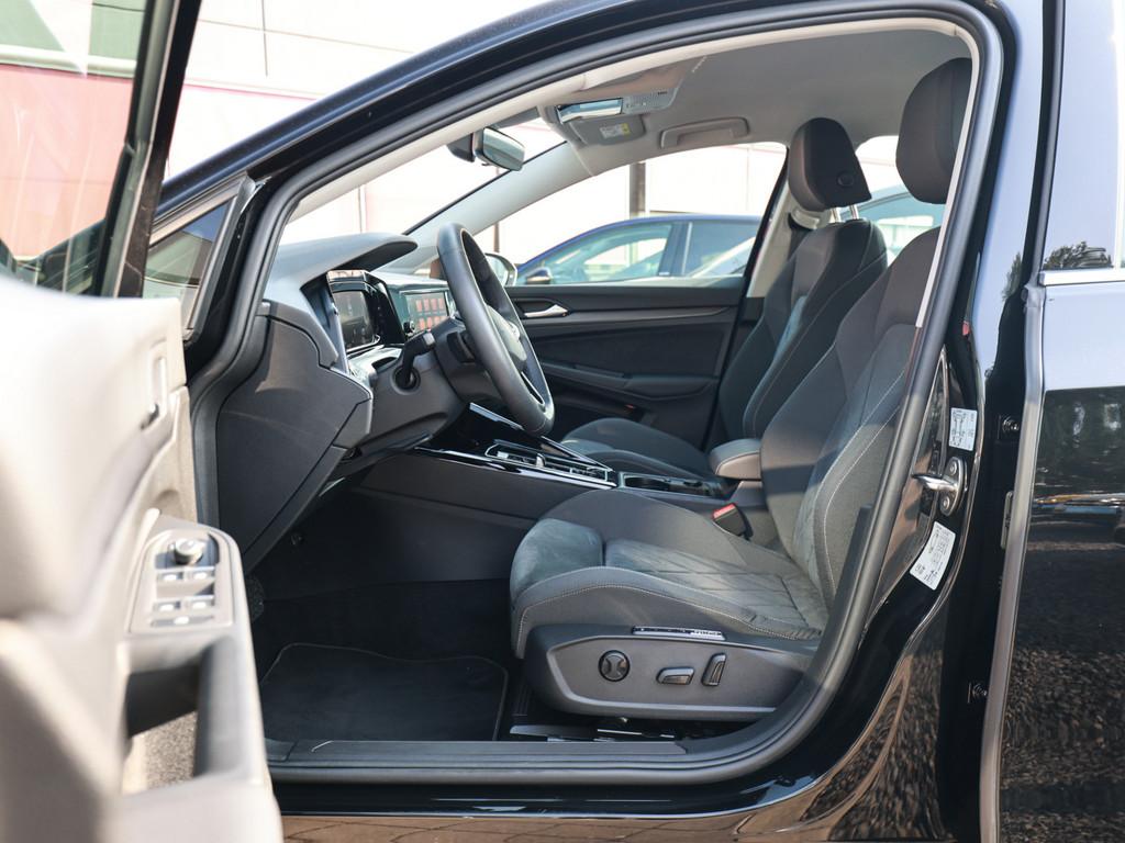 Volkswagen Golf VIII 1.5 e TSI DSG Style ACC LED SPURH. SHZ, миниатюра 9