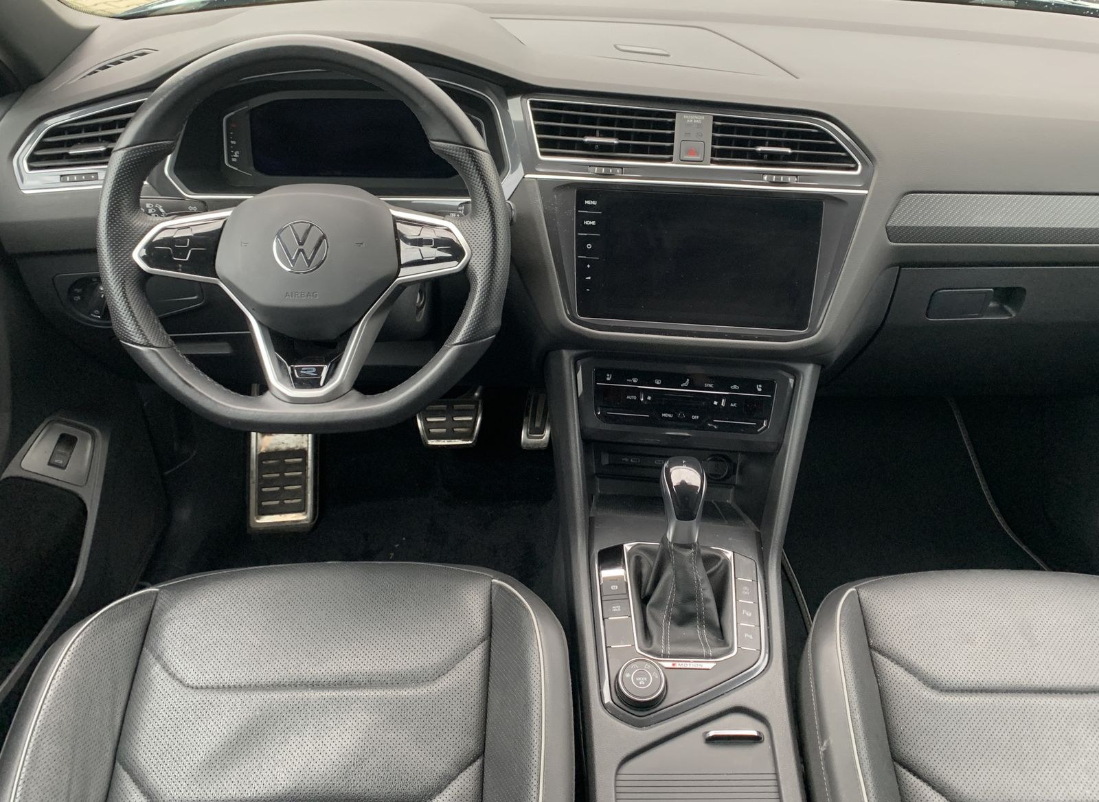 Fahrzeugabbildung Volkswagen Tiguan Allspace 2.0 TDI*R-Line*4Motion*AHK*Leder