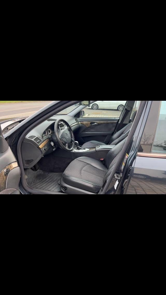 Mercedes-Benz E320 2004 — photo 7