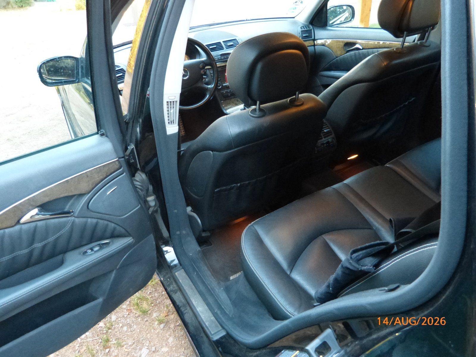 Mercedes-Benz E320 2005 — photo 13