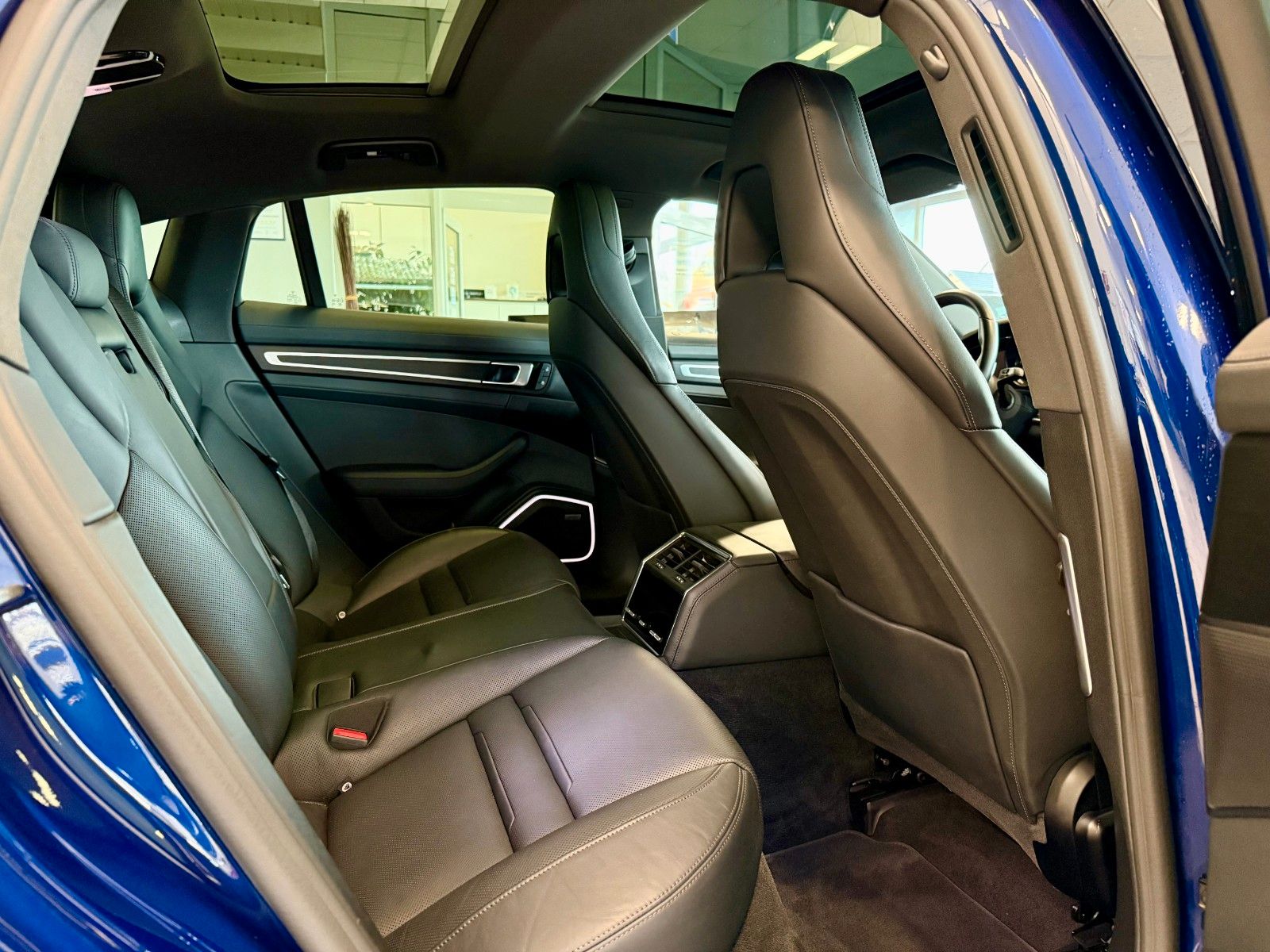 Fahrzeugabbildung Porsche Panamera 4 E-Hybrid Platinum Edition HeadUP/ACC