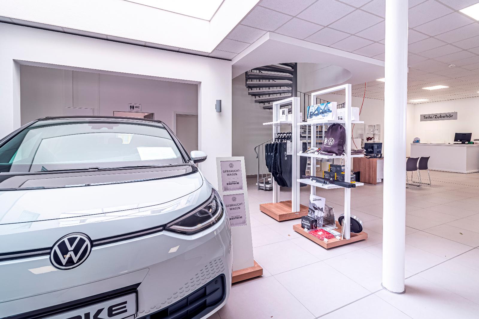 showroom-image-top