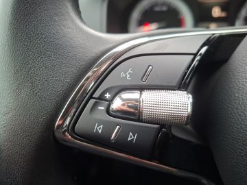 Skoda Karoq Ambition 1.0 TSI °LED°Navi°SHZ°PDC°Keyless