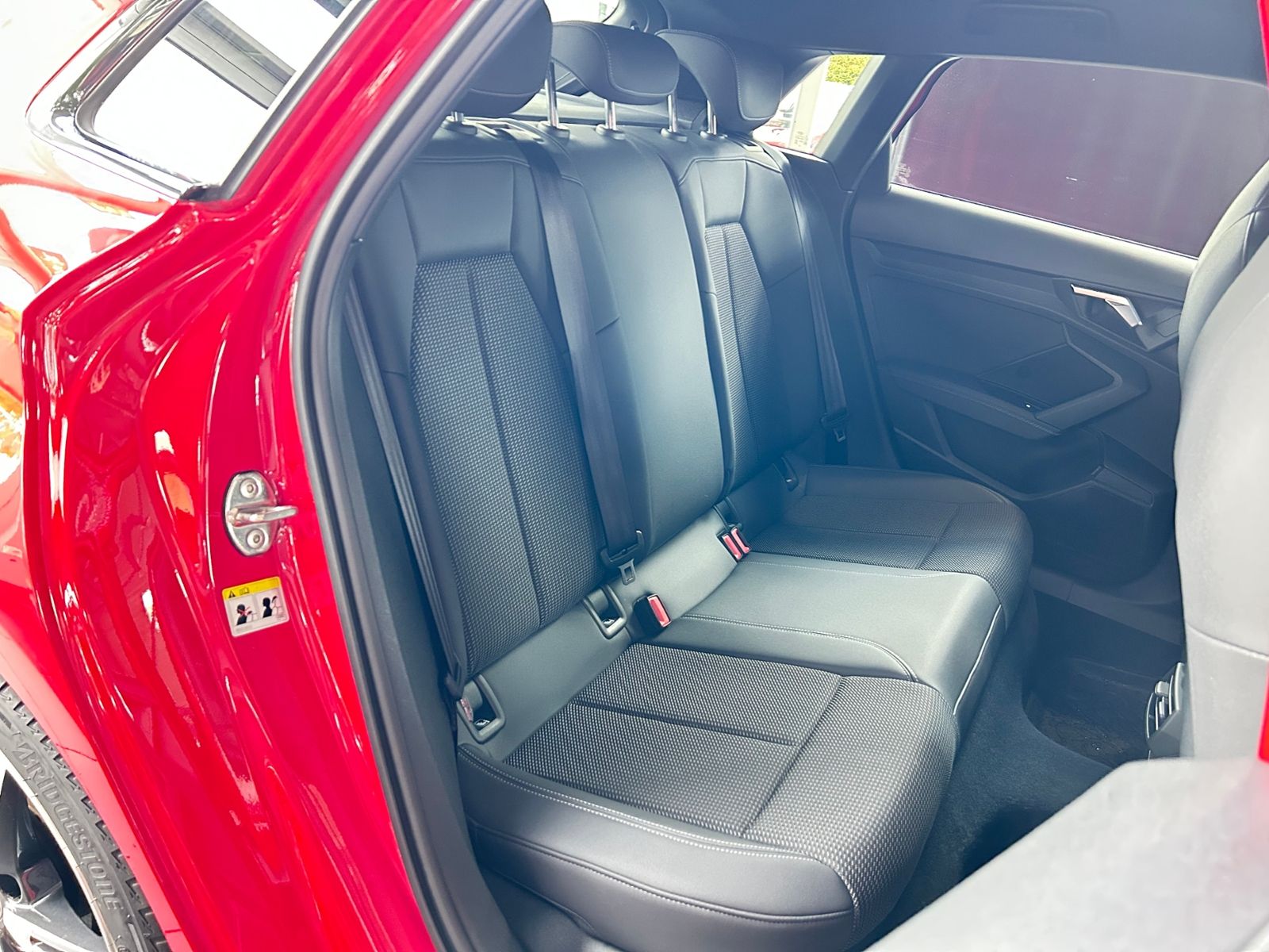 Fahrzeugabbildung Audi A3 Sportback  35 TFSI S line AHK LED NAVI