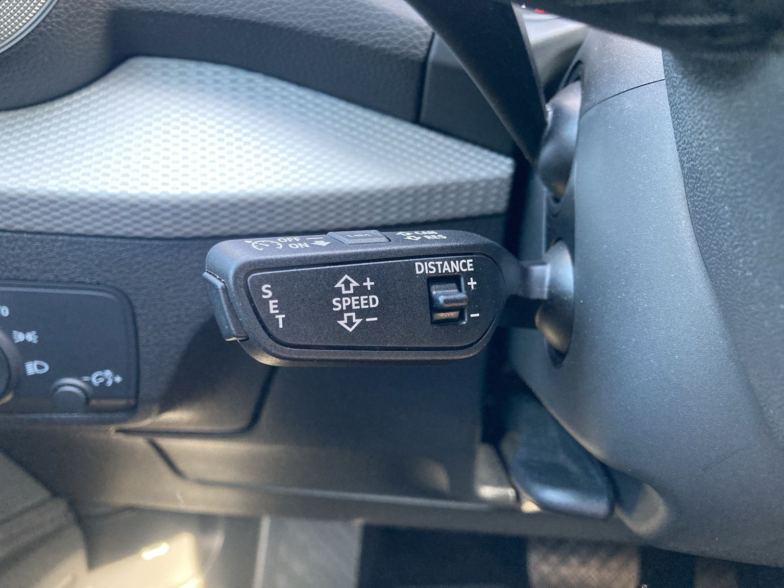 Fahrzeugabbildung Audi Q2 35 TFSI S-line S-tronic LED Navi AVC ACC RFK