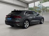 Audi Q8 45 TDI quattro, Pano, 1.Hand, Insp. Neu - graue Audi Q8