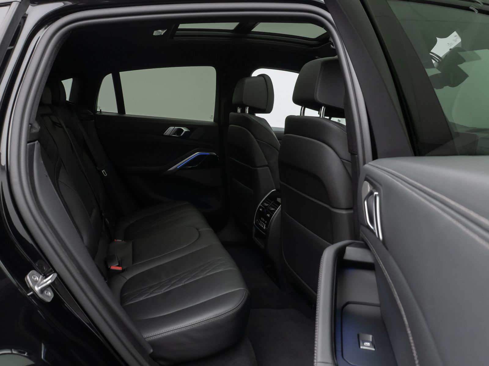 Fahrzeugabbildung BMW X6 xD40d M Sport Panorama 360°Laser HUD DAB H/K