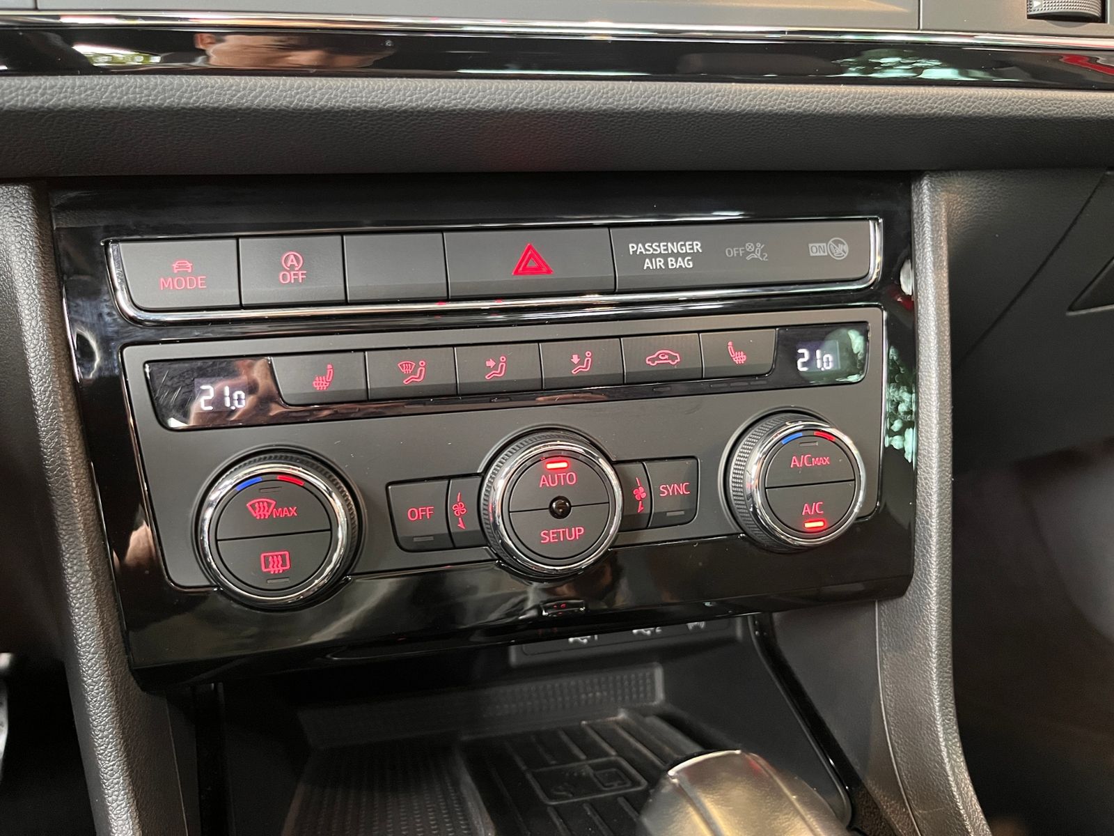 Fahrzeugabbildung SEAT Leon FR KLIMA LED NAVI ALU