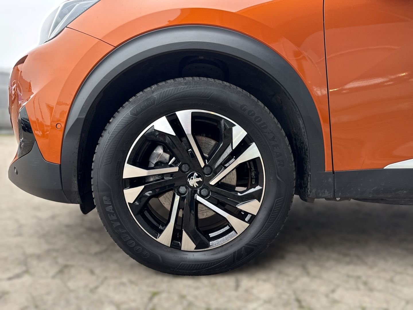 Fahrzeugabbildung Peugeot 2008 e- GT Navi Digitales Cockpit LED Apple CarP