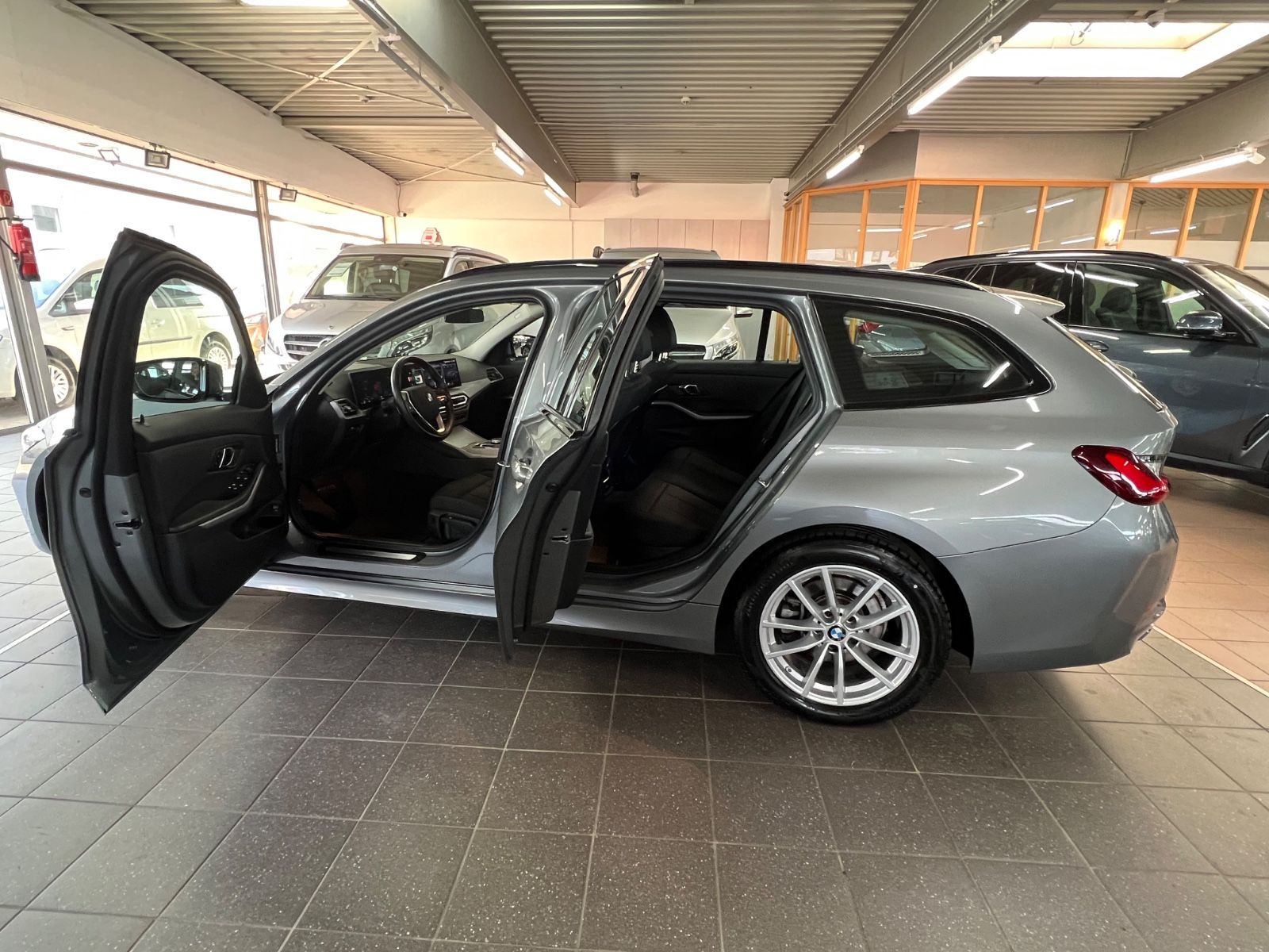 BMW 318 d Touring Driving Assistant+Curved+FACE foto 7