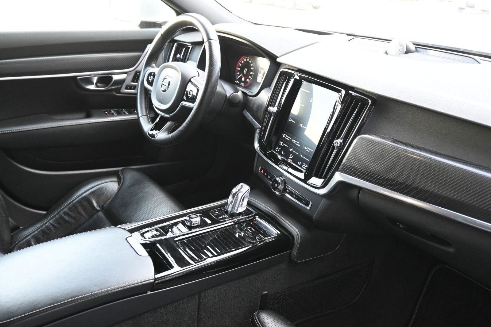 Fahrzeugabbildung Volvo S90 Lim.R-Design Plug-In Hyb. AWD*B&W*LUFT*MASS*