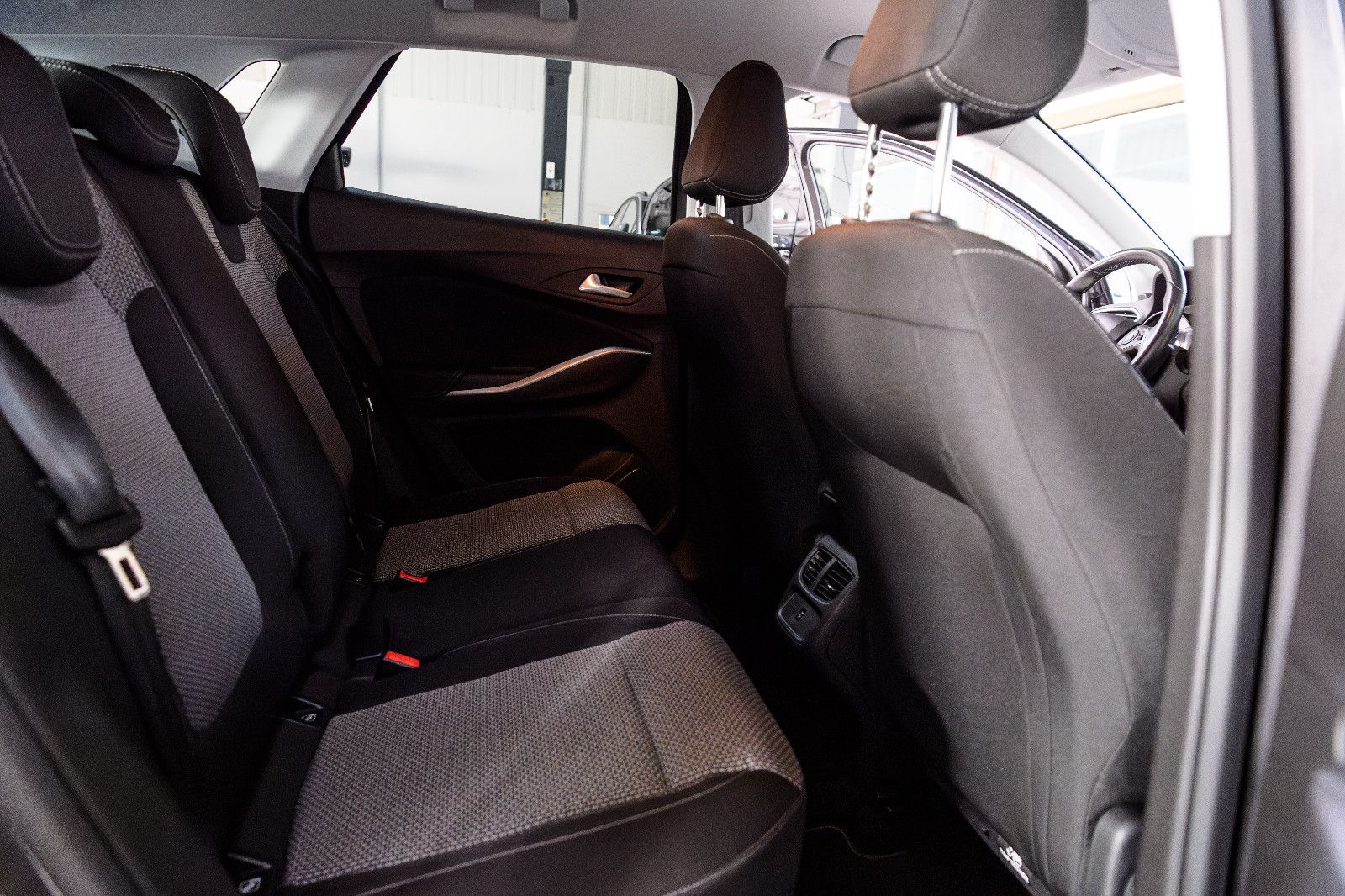 Fahrzeugabbildung Opel Grandland X /Navi+AHK+LED+Grip-Control+SH