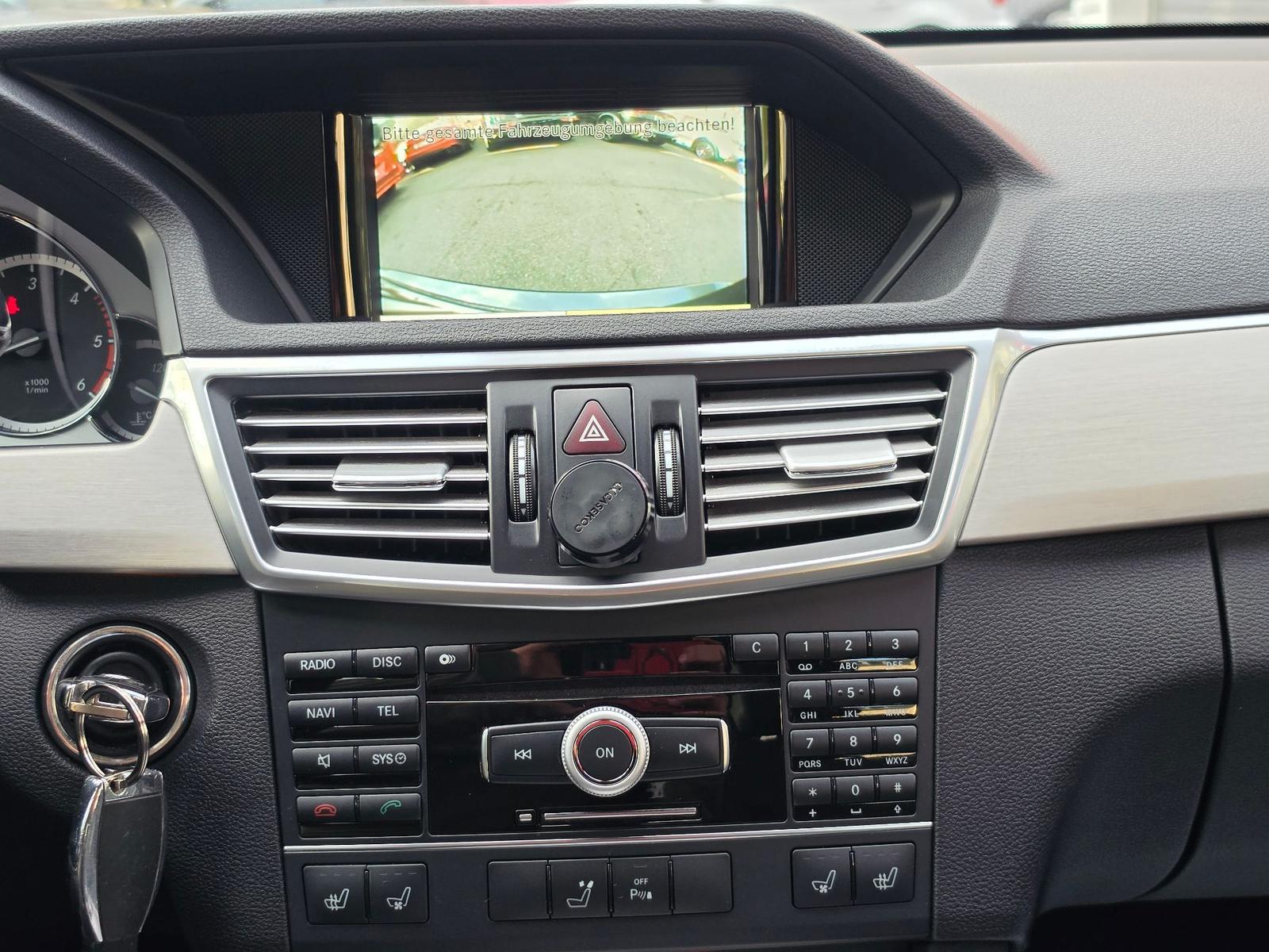 Mercedes-Benz E350 2011 — photo 30