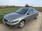 Jaguar X-Type 2 Liter V6 Executive  - silberne Jaguar X-Type