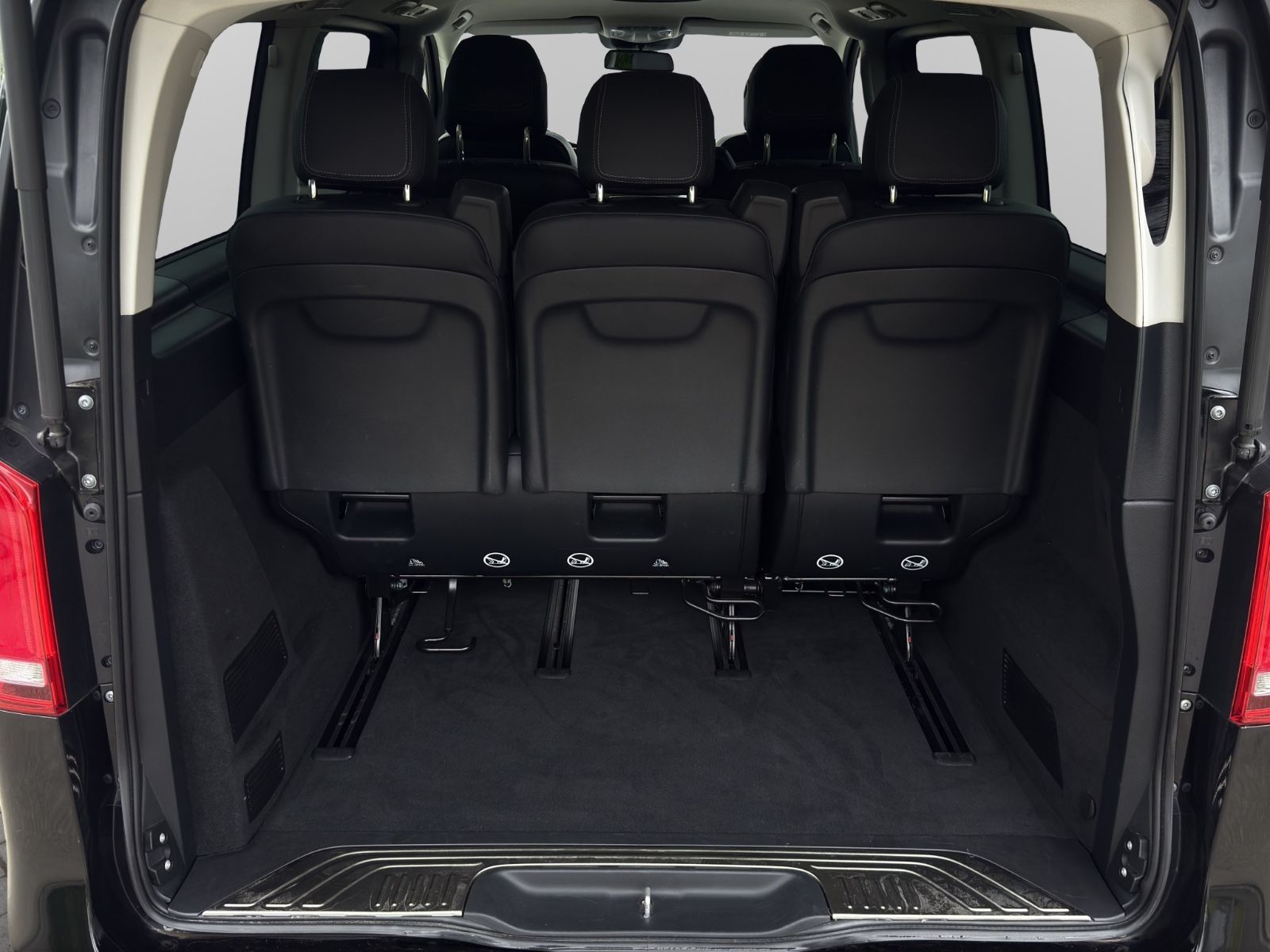 Daumennagel 21 - Mercedes-Benz V 300 d lang 4M. Avantgarde *360°CAM*AHK*DISTRON