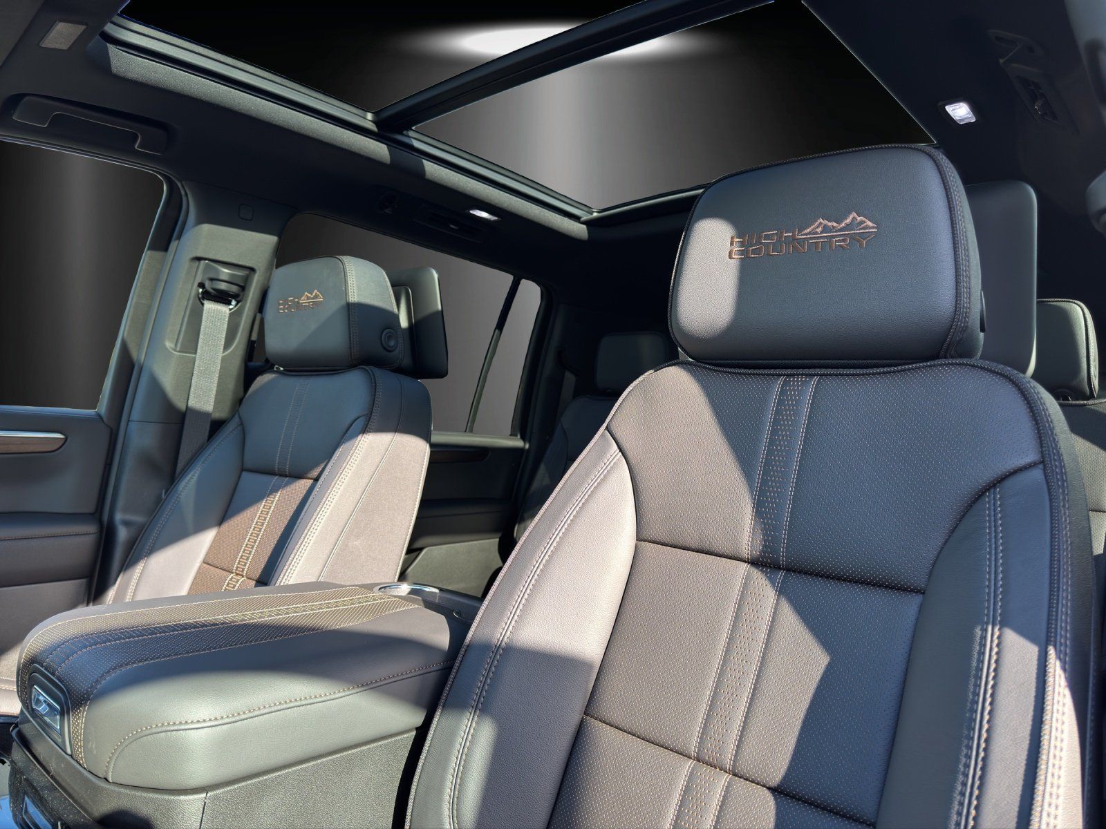 Fahrzeugabbildung Chevrolet Suburban High Country 6.2 MY25 PDC/TV/LED/AHK/