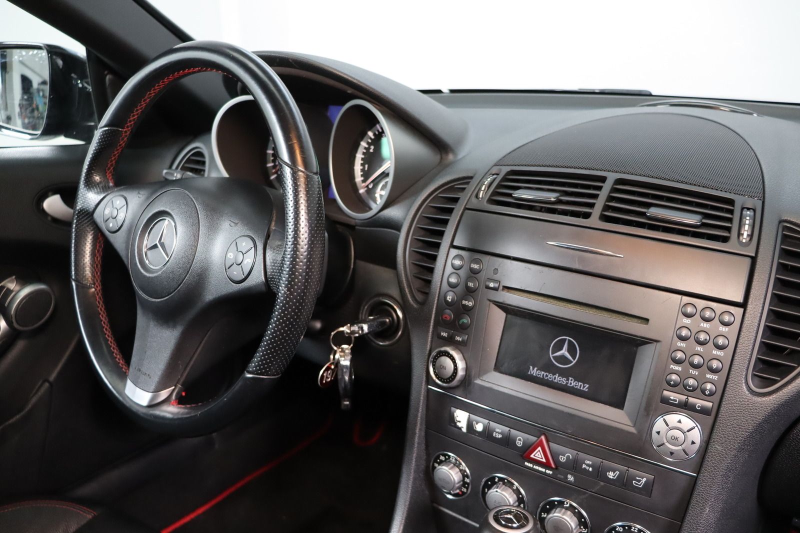 Fahrzeugabbildung Mercedes-Benz SLK 200 KOMPRESSOR * Airscarf * SHZ * Bi-Xenon