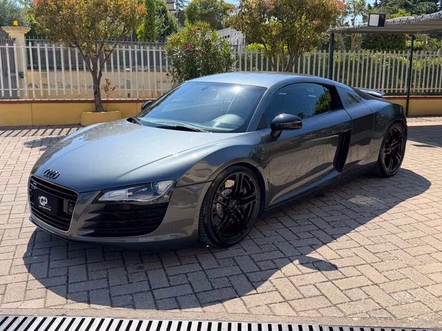 Audi R8 4.2 V8 FSI quattro R tronic