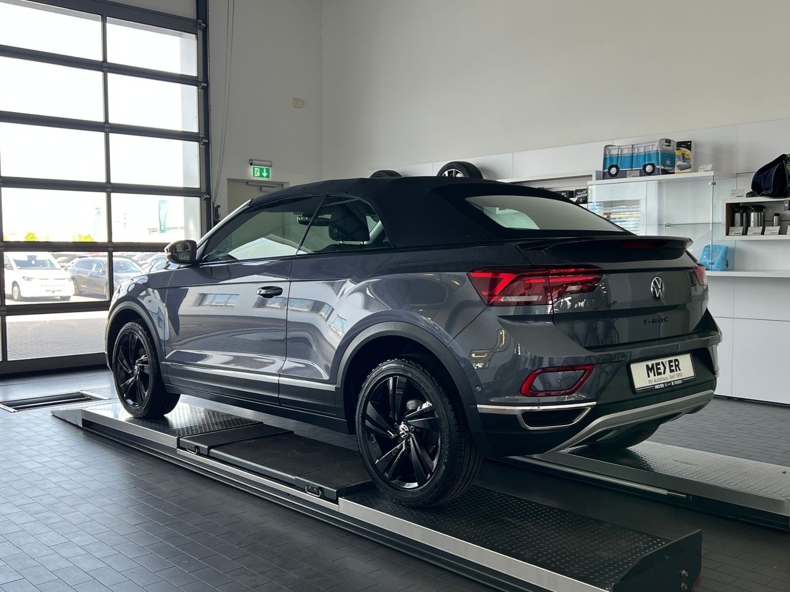 Fahrzeugabbildung Volkswagen T-Roc Cabriolet 1.5 TSI DSG *Black Style, AHK, L