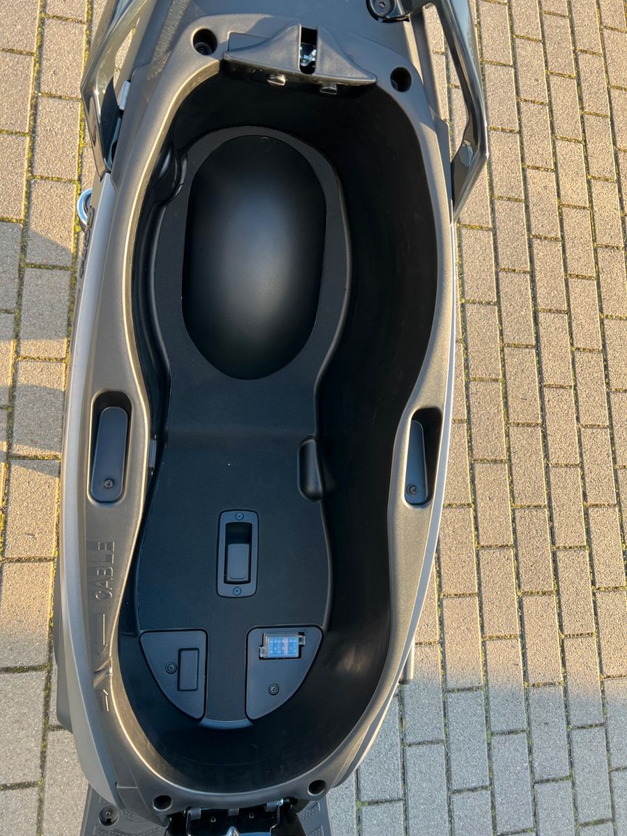 Fahrzeugabbildung Silence S01 Plus Connect Grey L3e